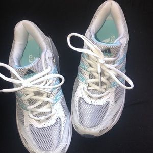 Adidas Vanquish 3 sneakers. US SIZE 6W